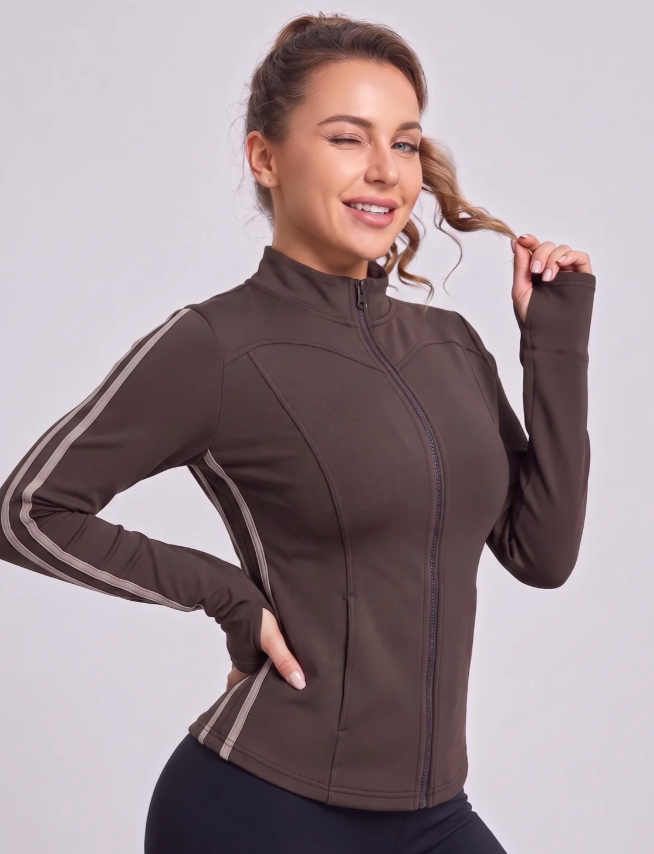 Chaqueta Winter-Sculpt: Aislamiento Térmico con Corte Anatómico